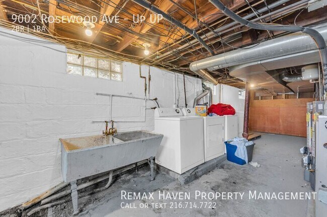 Building Photo - 9002 Rosewood Ave