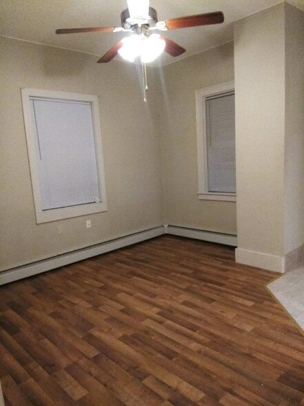 Building Photo - 17 W 27th St