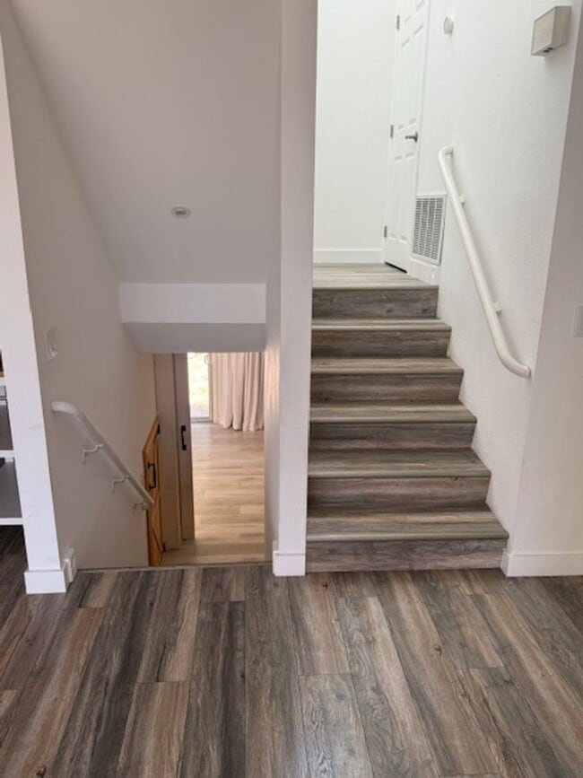 Building Photo - Unique Condo in Huntington Harbor