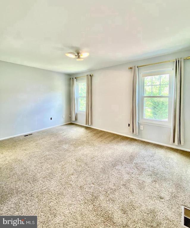 Building Photo - 18 Brookmeade Ct