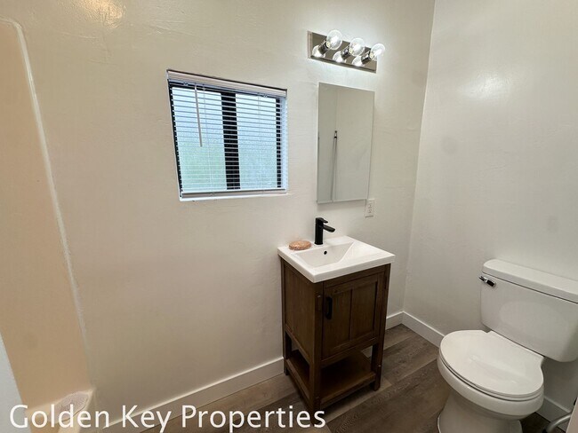 Building Photo - Beautifully remodeled single-level home in...
