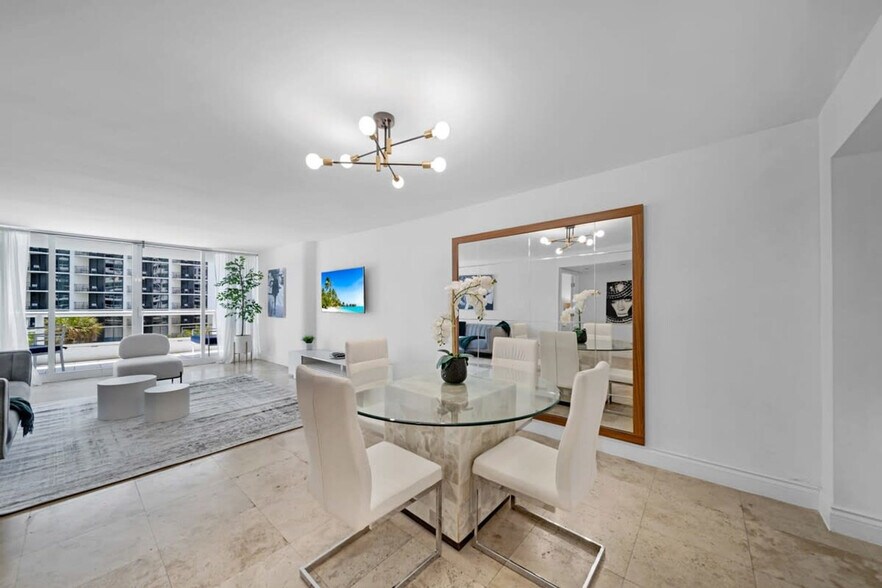 Building Photo - 1717 N Bayshore Dr