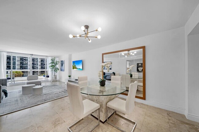 Building Photo - 1717 N Bayshore Dr