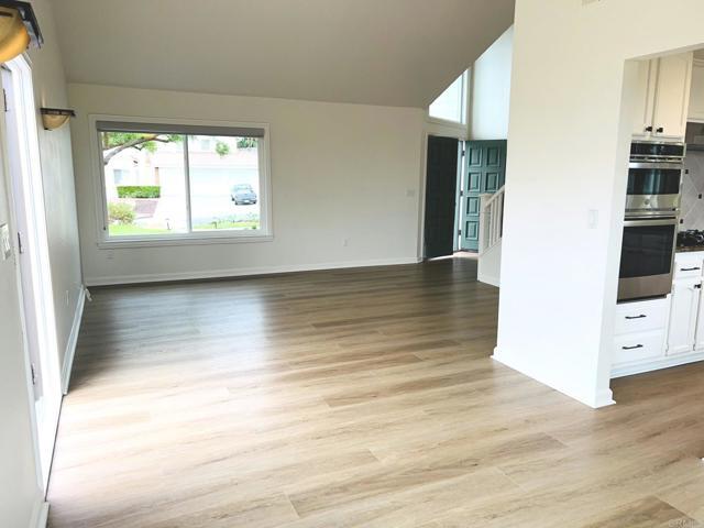 Building Photo - 1420 Tres Hermanas Way