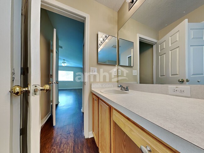 Building Photo - 30846 Midtown Ct