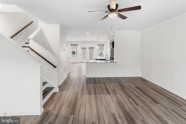 Building Photo - 6202 Davinci St