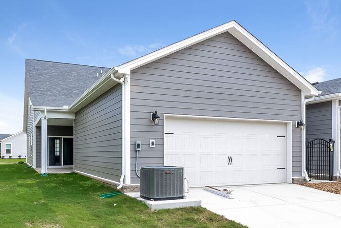 Building Photo - 2508 Elmcroft Ave