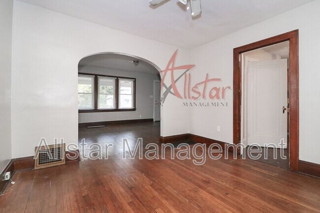 Building Photo - 488 Stanton Ave