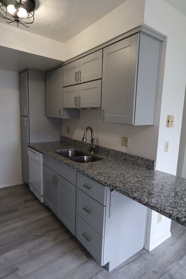 Building Photo - 1060 N 375 W