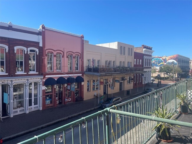 Building Photo - 2116 The Strand