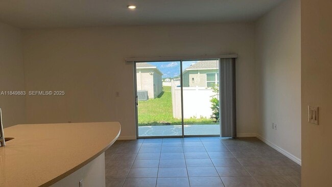 Building Photo - 2565 Penguin Blvd