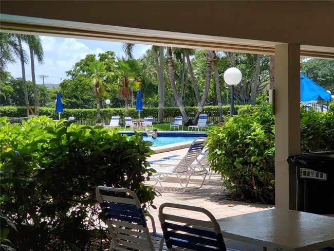 Primary Photo - 2901 S Palm Aire Dr