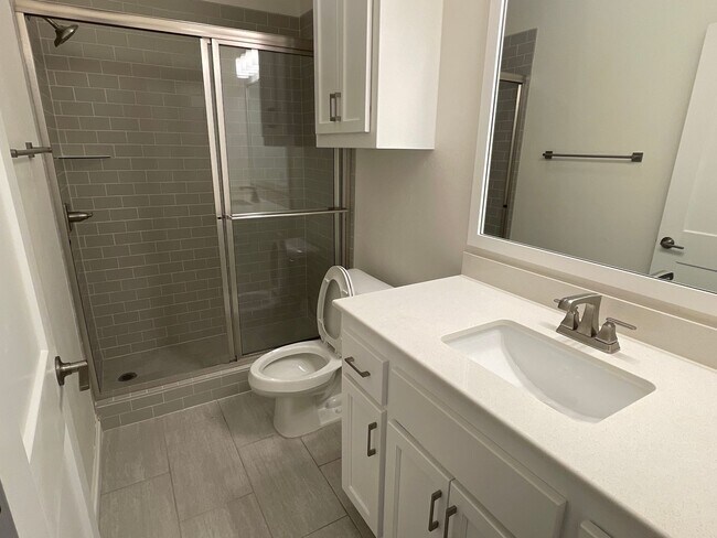 Building Photo - Beautiful 4 Bed, 3 Bath Home In St. James ...