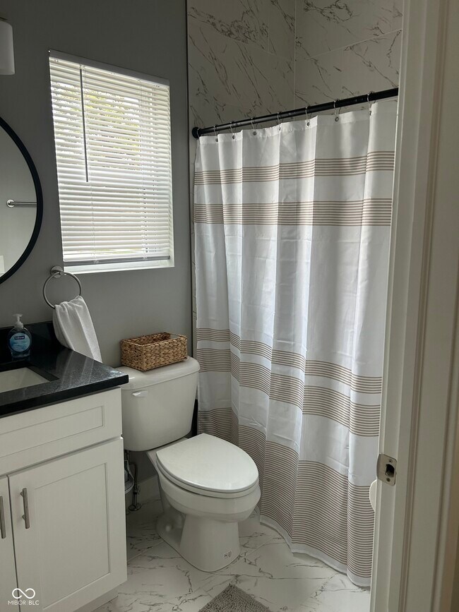 Building Photo - 44 E Parkview Ave