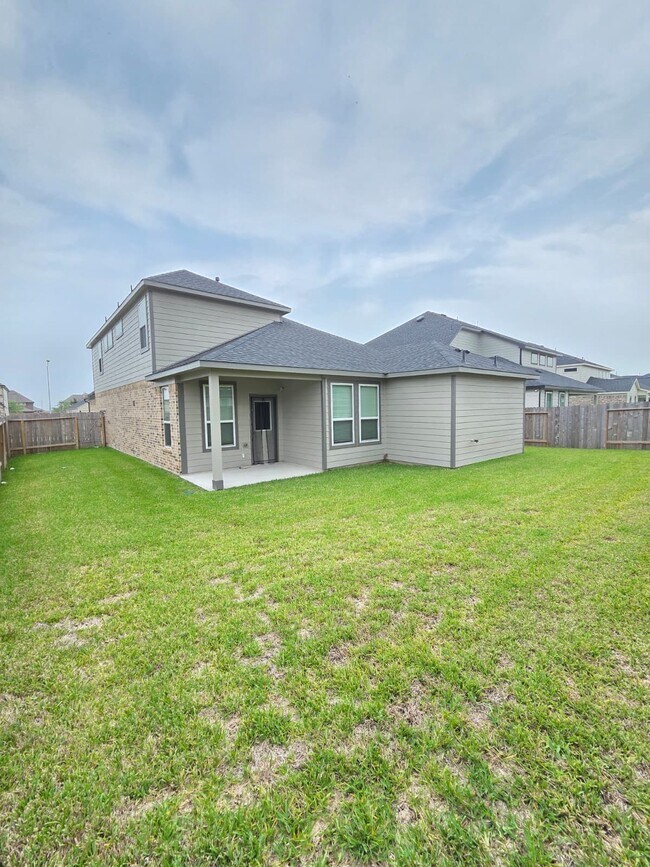 Building Photo - 3230 Tilley Dr
