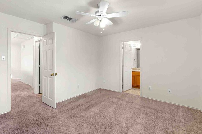 Building Photo - Plum Creek - 3 Bedroom / 2.5 Bathroom Home - 2 Car Garage - Fenced Backyard