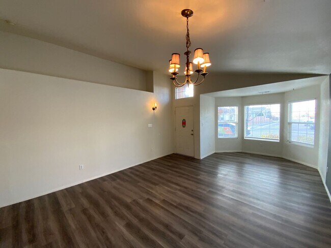 Building Photo - 4 Bedroom Single Story Home Available Near...