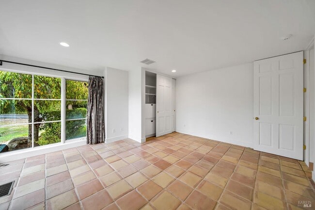 Building Photo - 1041 Las Amigas Rd