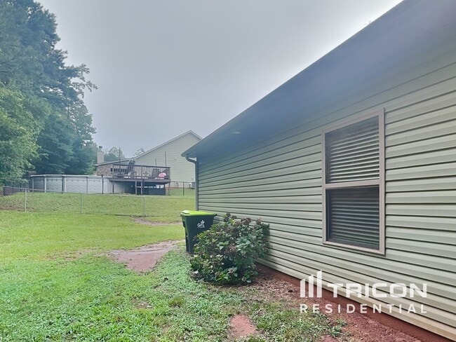 Building Photo - 517 Knollwood