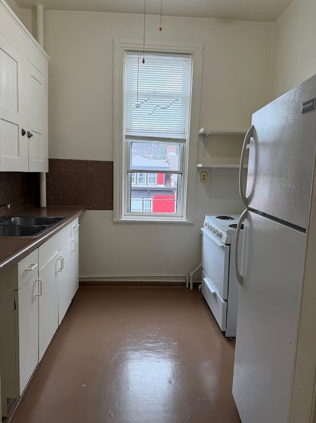 Building Photo - 1830 Perkiomen Ave