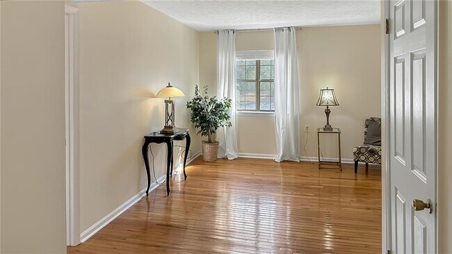 Building Photo - 475 Mount Vernon Hwy NE