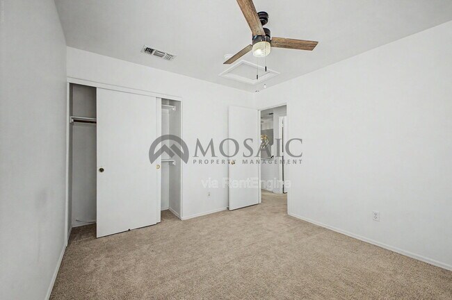 Building Photo - 820 N Granada Dr