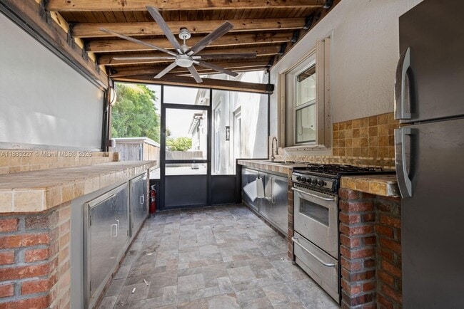 Building Photo - 5740 SW 59th Pl
