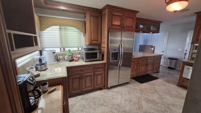 Building Photo - Beautiful home on the Shadowridge Golf Course