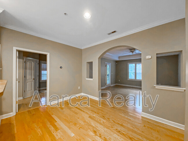 Building Photo - 3933 Arbor Ln