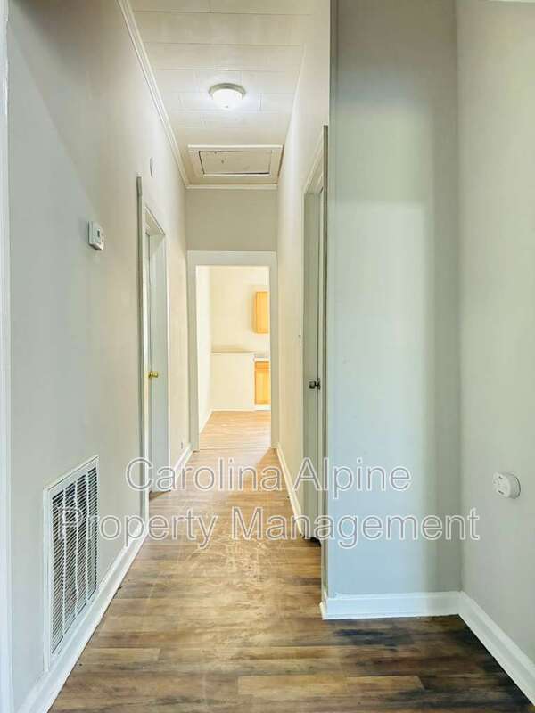 Building Photo - 321 N Poplar St