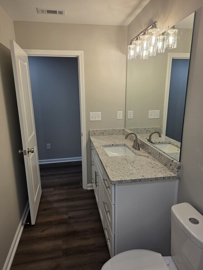 Building Photo - Welcome to your Gem Home!