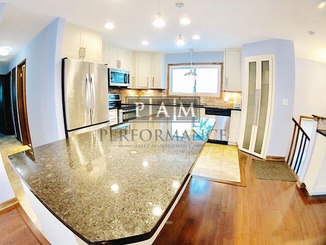 Building Photo - 10903 N San Marino Dr