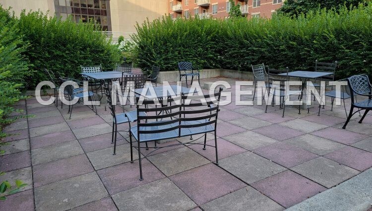 Building Photo - 333 W Mifflin St