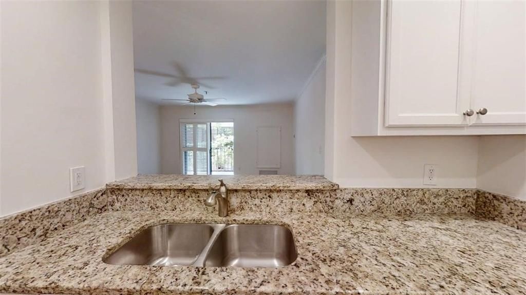 Building Photo - 300 Johnson Ferry Rd