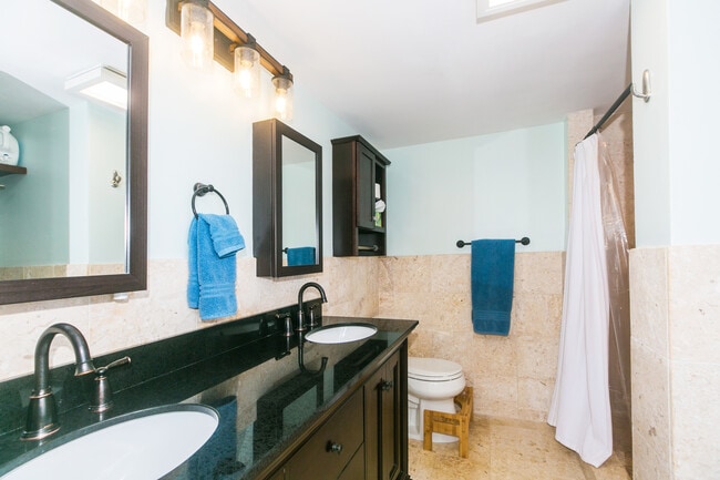 Building Photo - 202 Noke St