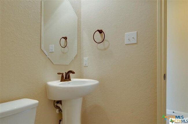 Building Photo - 271 Limestone Creek