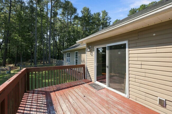 Building Photo - 570 Buchanan Rd