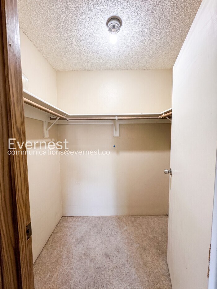 Building Photo - 15128 E Louisiana Dr