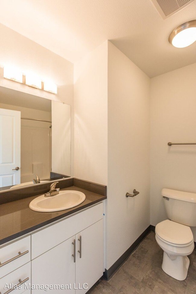 Building Photo - 4975 NE 14th Pl