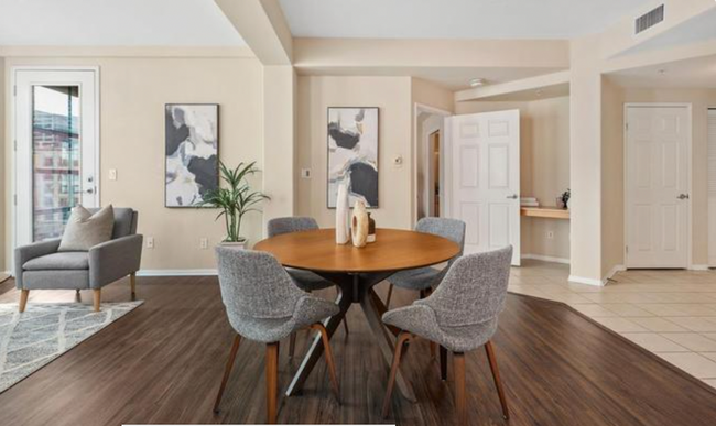 Building Photo - Fantastic Penthouse Unit Downtown Marina D...
