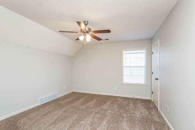 Building Photo - 8725 Macon Rd