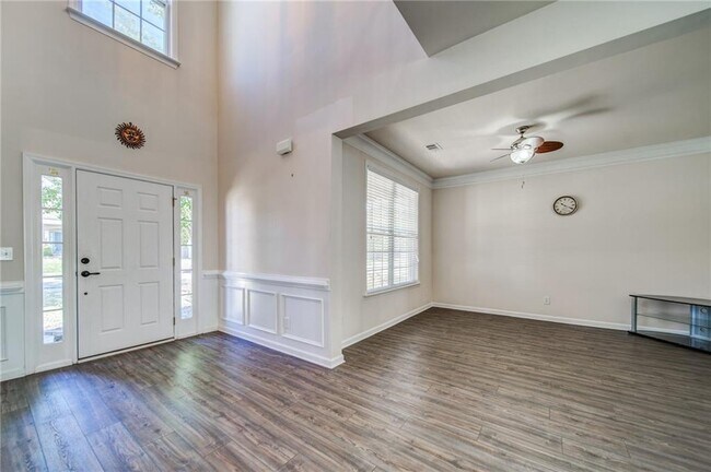 Building Photo - 853 Van Briggle Path NE
