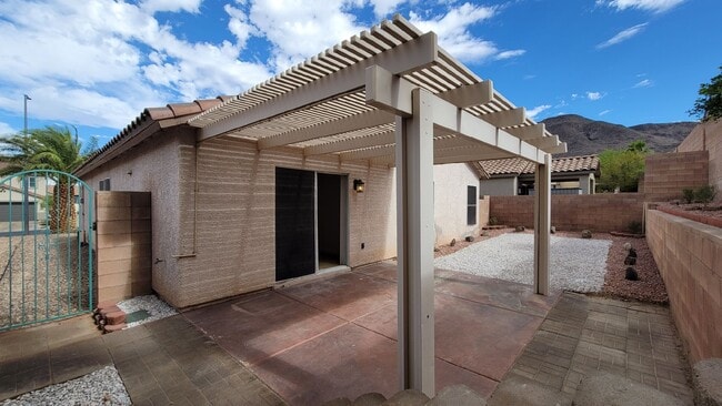 Building Photo - 167 White Butte St