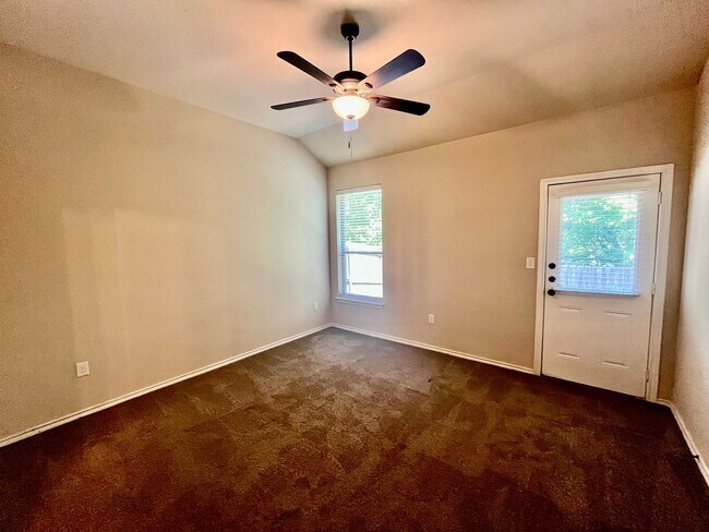 Building Photo - Luxury Duplex Home in Kyle, TX