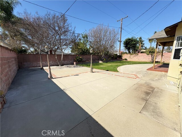 Building Photo - 725 N Butterfield Rd