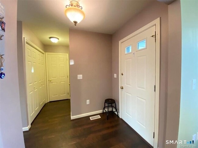 Building Photo - 1303 Bradford Dr