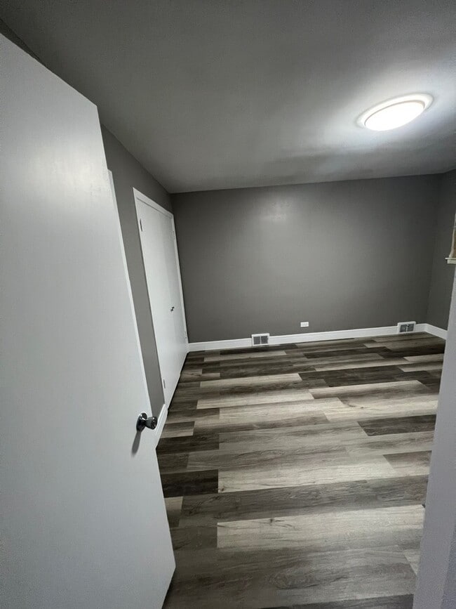 Building Photo - 1631 Dundee Rd