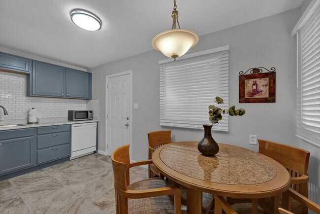 Building Photo - Fully furnished 3/1 AND all bills paid