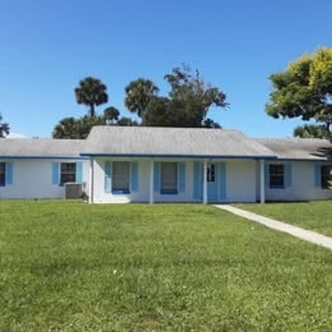 Building Photo - 313 Church St