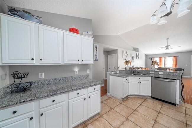 Building Photo - 13718 Colina Ct